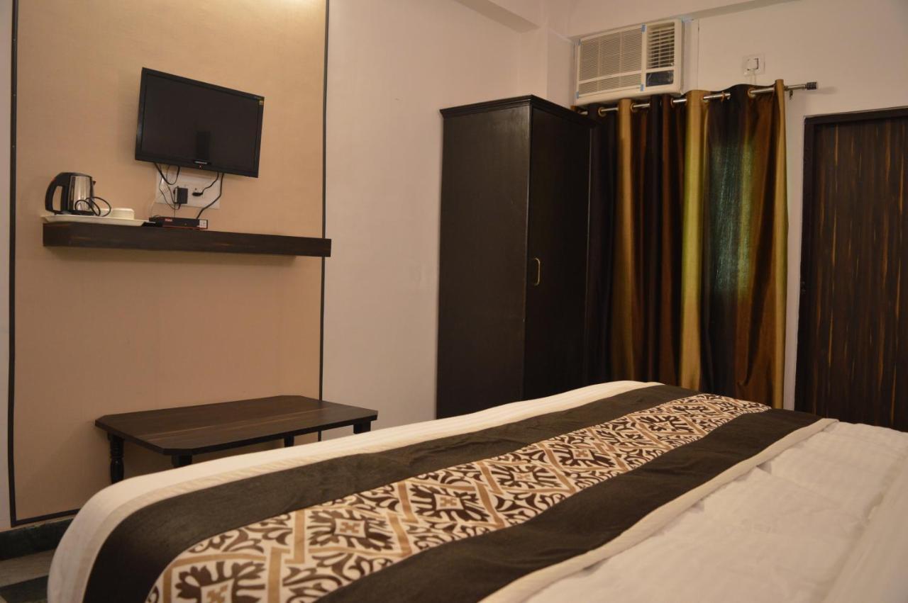 Hotel Priya Agra  Ngoại thất bức ảnh