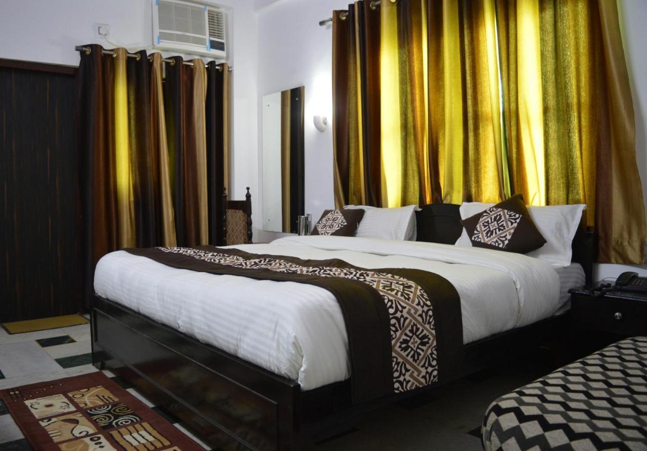 Hotel Priya Agra  Ngoại thất bức ảnh