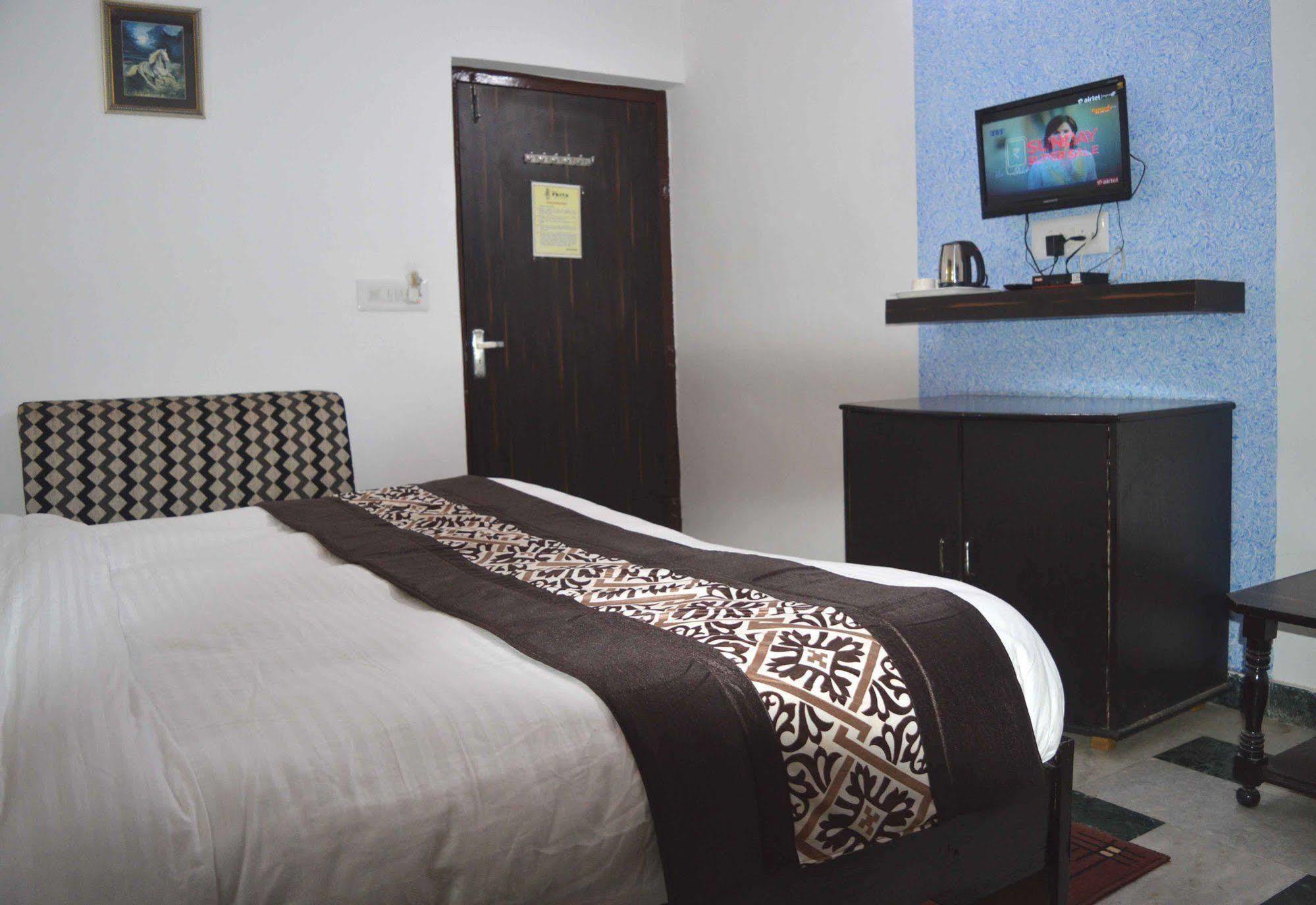 Hotel Priya Agra  Ngoại thất bức ảnh